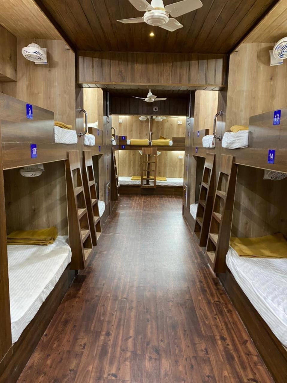 City Stay Deluxe Ac Dormitory 马尔冈 外观 照片