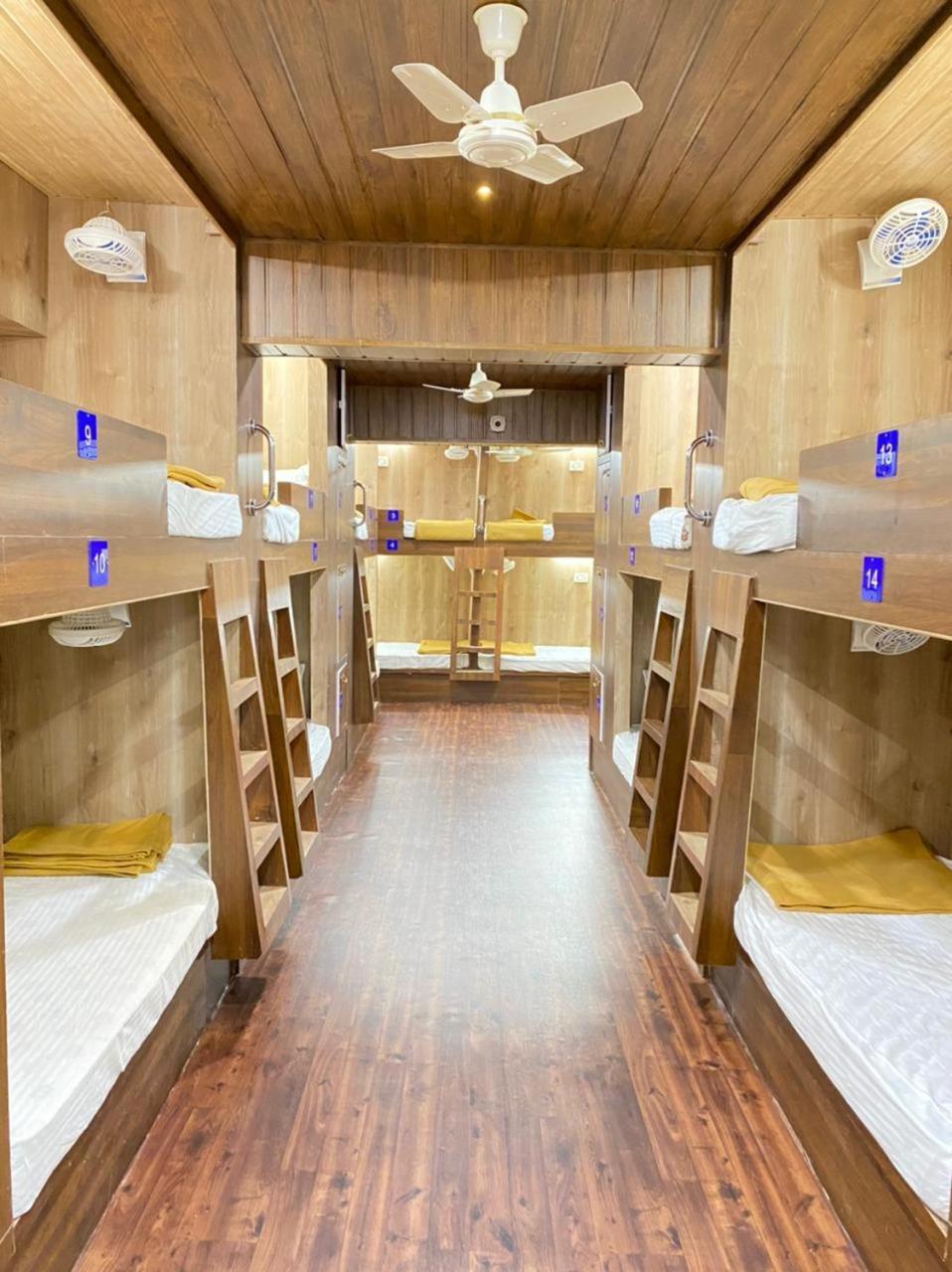 City Stay Deluxe Ac Dormitory 马尔冈 外观 照片